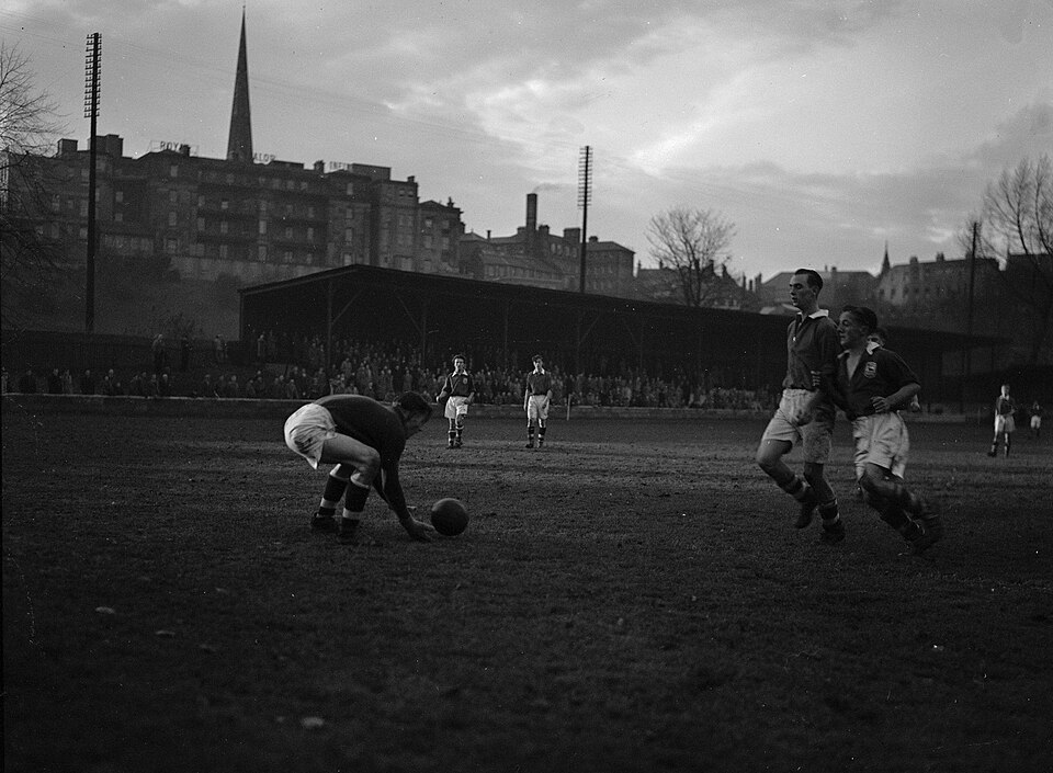 Jugador ejecutando un saque de esquina
