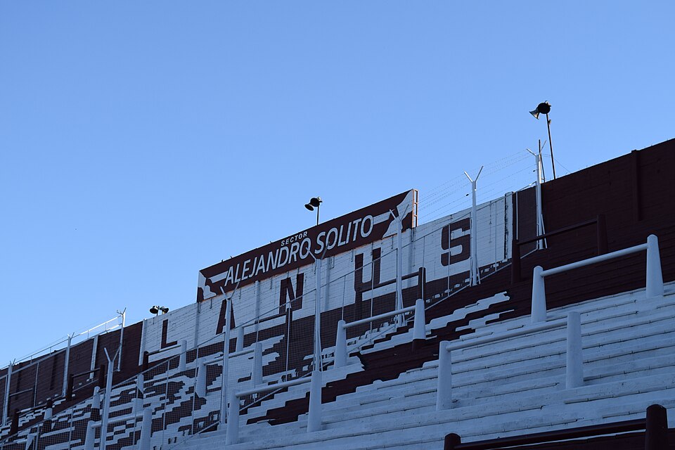 Estadio de Lanús en día de partido